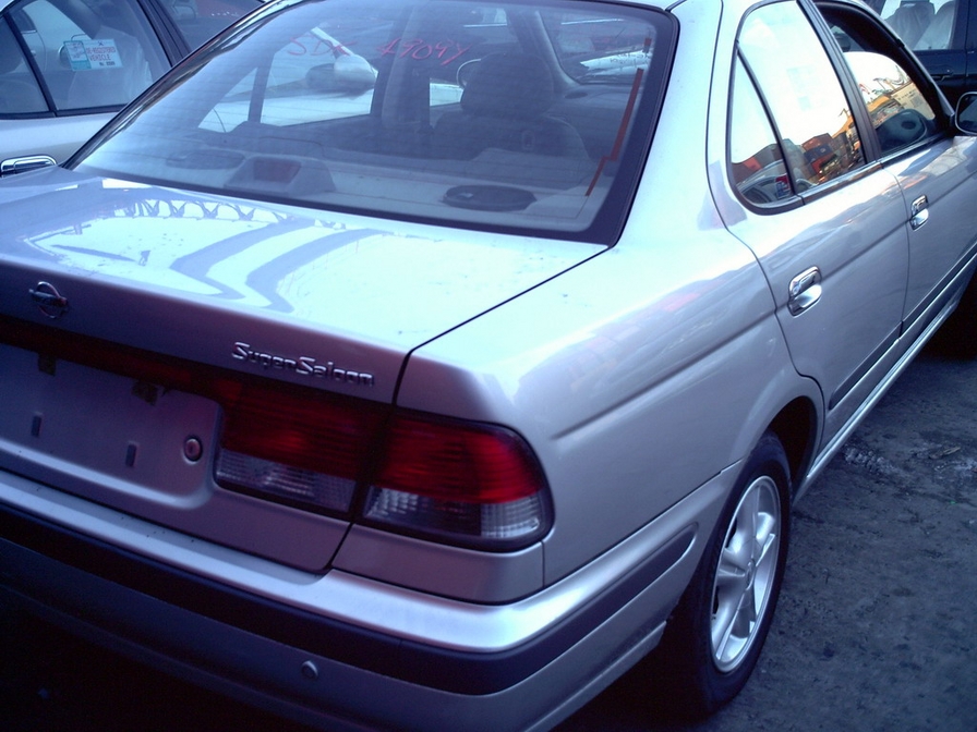 2001 Nissan Sunny Photos