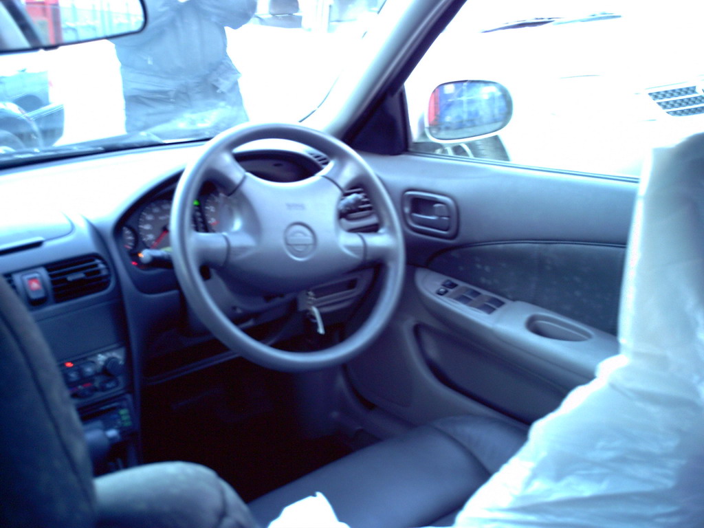 2001 Nissan Sunny Pictures