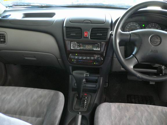2001 Nissan Sunny Pictures