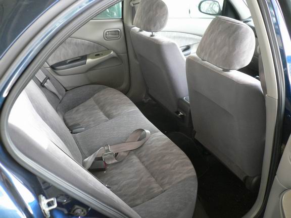 2001 Nissan Sunny Wallpapers