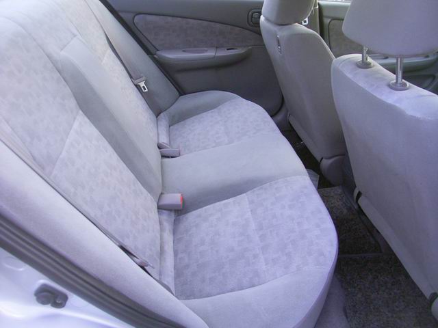 2001 Nissan Sunny Pictures
