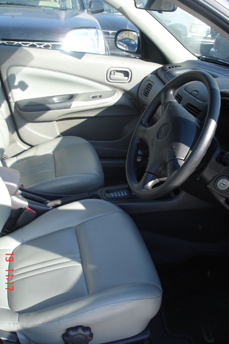 2001 Nissan Sunny Photos