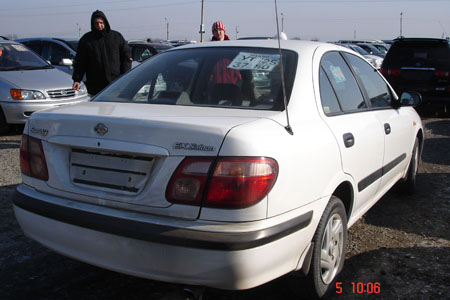 2001 Nissan Sunny Pictures