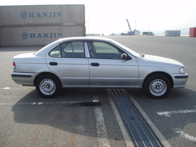 2001 Nissan Sunny Photos