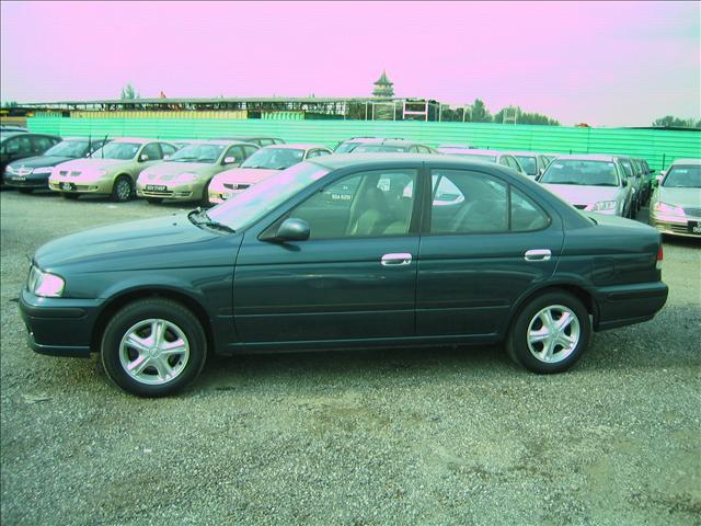 2001 Nissan Sunny Pictures