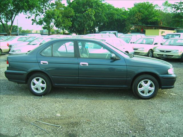 2001 Nissan Sunny Photos