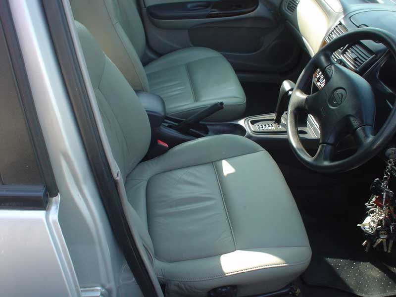 2001 Nissan Sunny Pictures