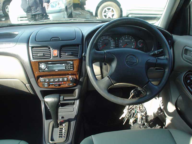 2001 Nissan Sunny Photos