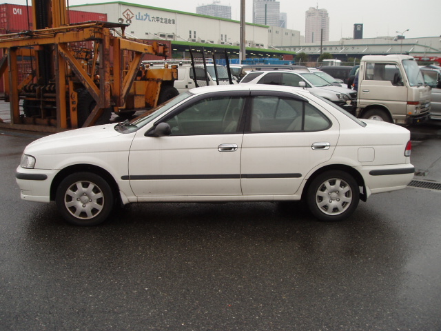 2001 Nissan Sunny Photos