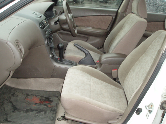 2001 Nissan Sunny Photos