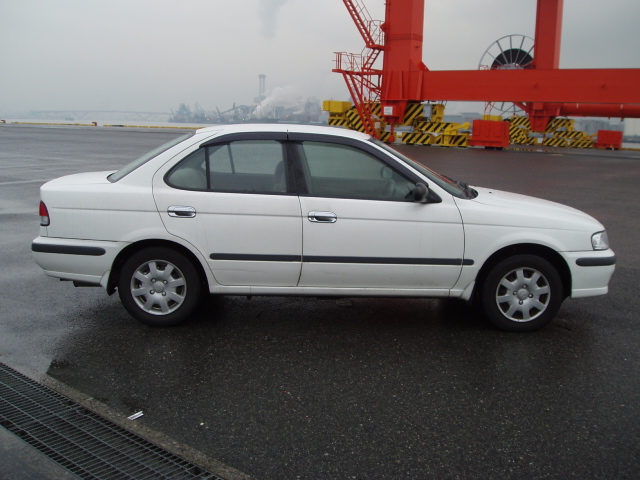 2001 Nissan Sunny Wallpapers