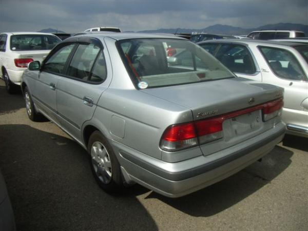 2001 Nissan Sunny Pictures