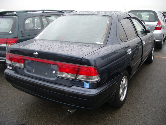 2001 Nissan Sunny Photos