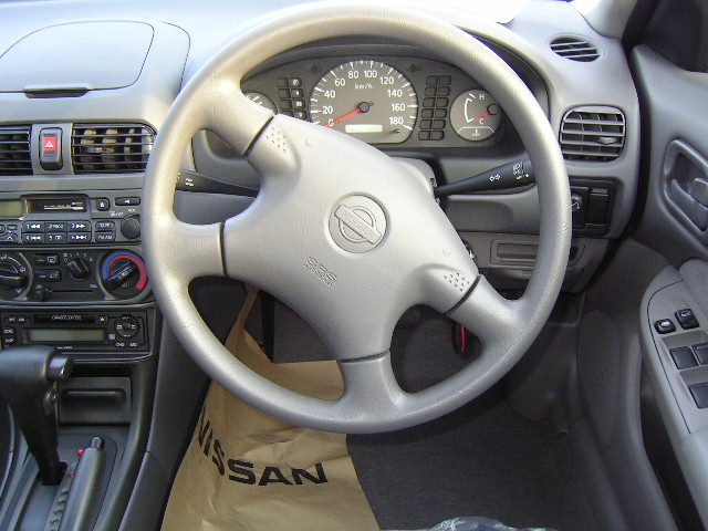 2001 Nissan Sunny Wallpapers