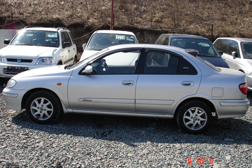 2001 Nissan Sunny Wallpapers