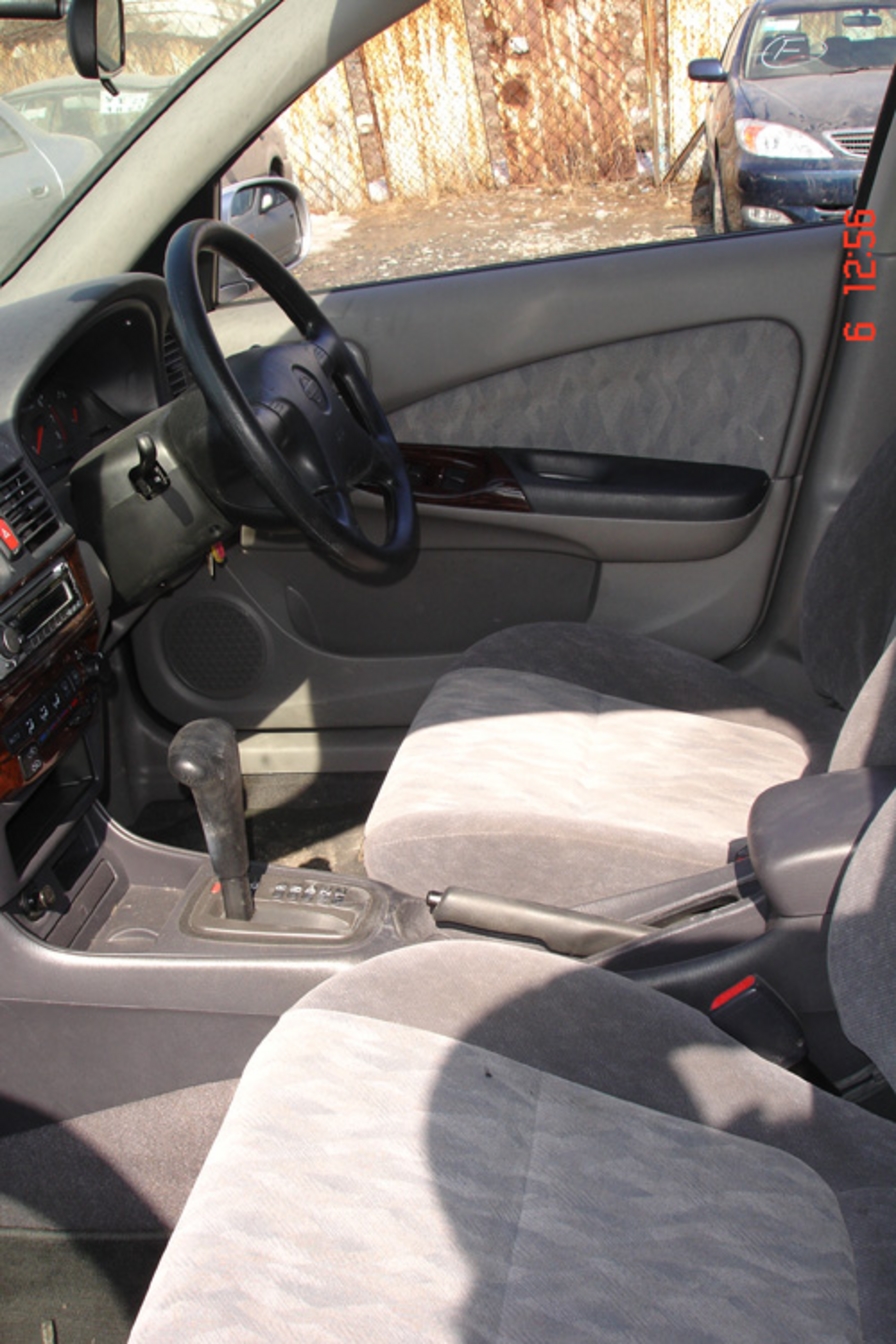 2001 Nissan Sunny Photos