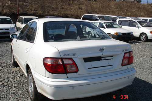 2001 Nissan Sunny Pictures