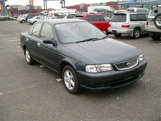 2001 Nissan Sunny Pictures