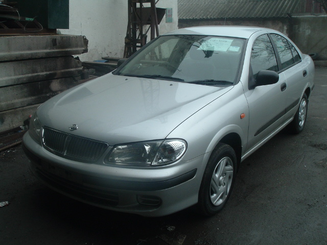 2001 Nissan Sunny Pictures