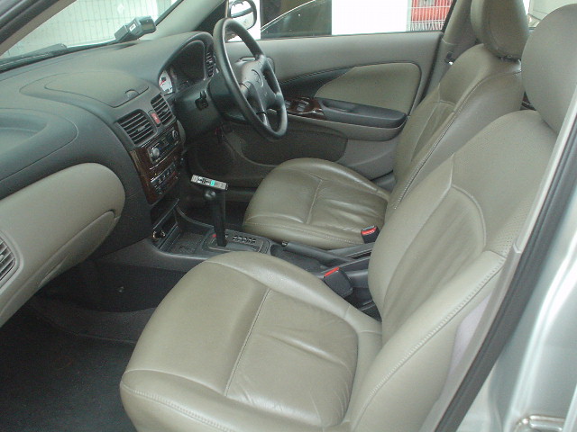 2001 Nissan Sunny Photos