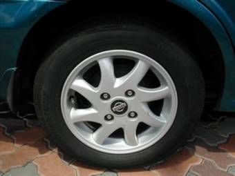 2001 Nissan Sunny Pictures