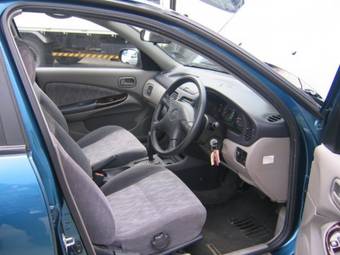2001 Nissan Sunny Photos