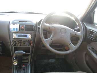 2001 Nissan Sunny Pictures