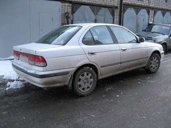 2001 Nissan Sunny Pictures