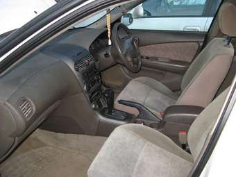 2001 Nissan Sunny Photos