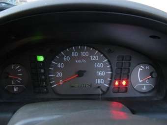 2001 Nissan Sunny Pictures