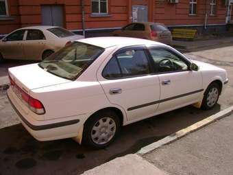 2001 Nissan Sunny Pictures