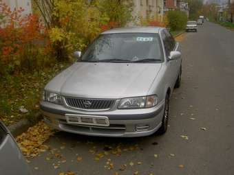 2001 Nissan Sunny Pictures