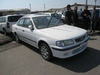 2001 Nissan Sunny Pictures