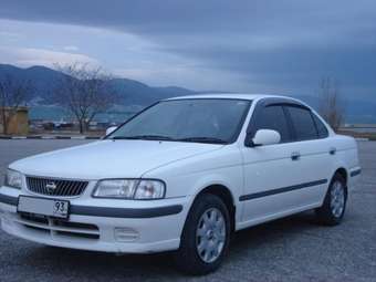 2001 Nissan Sunny Pictures