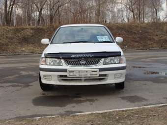 2001 Nissan Sunny Pictures