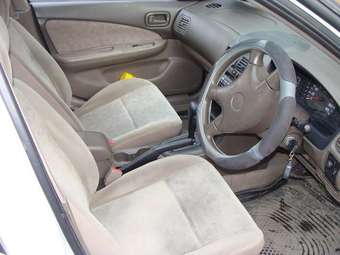 2001 Nissan Sunny Pictures