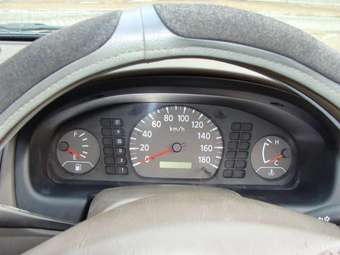 2001 Nissan Sunny Photos