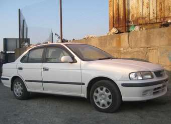 2001 Nissan Sunny Pictures