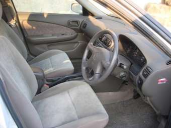 2001 Nissan Sunny Pictures