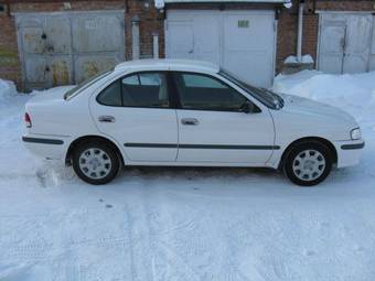 2001 Nissan Sunny Photos