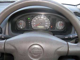 2001 Nissan Sunny Pictures
