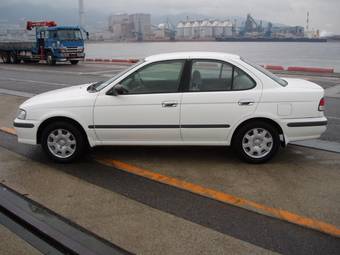 2001 Nissan Sunny Photos