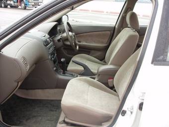 2001 Nissan Sunny Photos