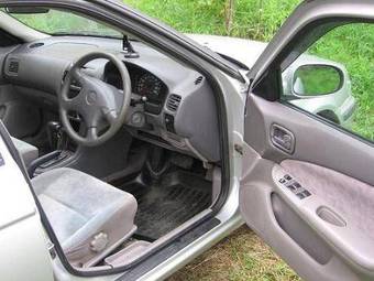 2001 Nissan Sunny Photos