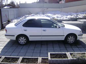 2001 Nissan Sunny Photos