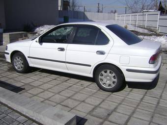 2001 Nissan Sunny Pictures