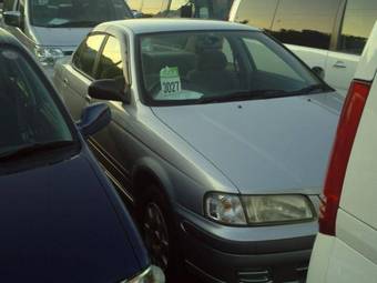 2001 Nissan Sunny Photos