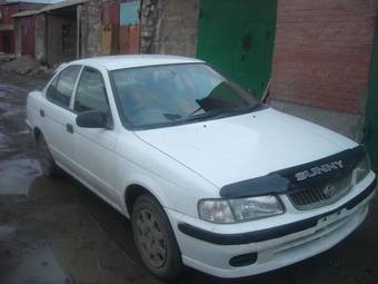 2001 Nissan Sunny Pictures