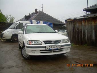 2001 Nissan Sunny Pictures