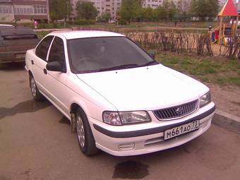 2001 Nissan Sunny Pictures